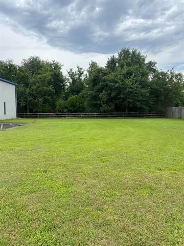 445 W Railroad Avenue, China, TX 77613