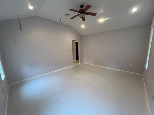445 W Railroad Avenue, China, TX 77613