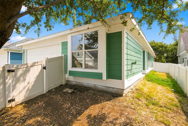 1401 Live Oak Lane, Savannah, TX 76227