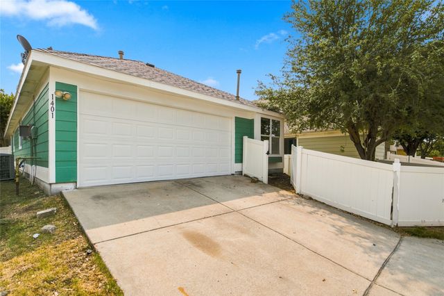 1401 Live Oak Lane, Savannah, TX 76227