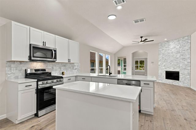 1401 Live Oak Lane, Savannah, TX 76227