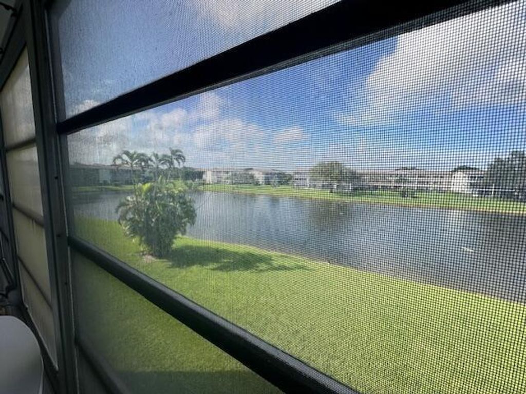 Image 13 of property listing at 202 Brighton E, Boca Raton, FL 33434