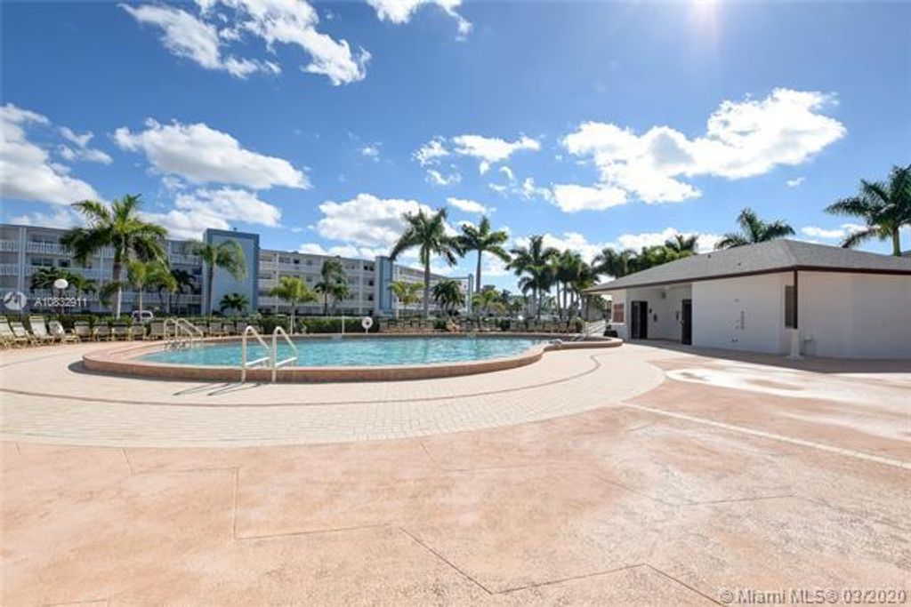 Image 14 of property listing at 202 Brighton E, Boca Raton, FL 33434