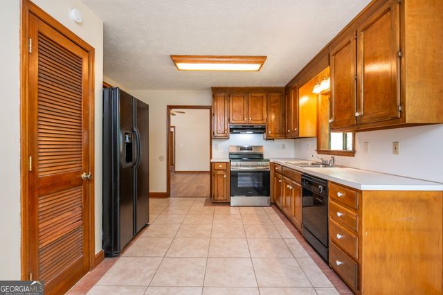1544 Pine Creek Way, Lawrenceville, GA 30043