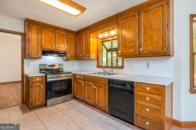 1544 Pine Creek Way, Lawrenceville, GA 30043