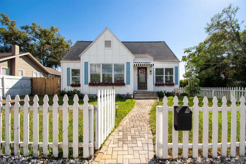 Image 2 of property listing at 3330 8TH AVENUE N, St Petersburg, FL 33713