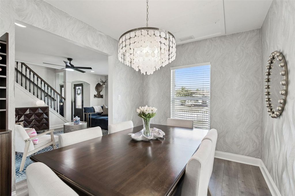 Image 11 of property listing at 3330 8TH AVENUE N, St Petersburg, FL 33713