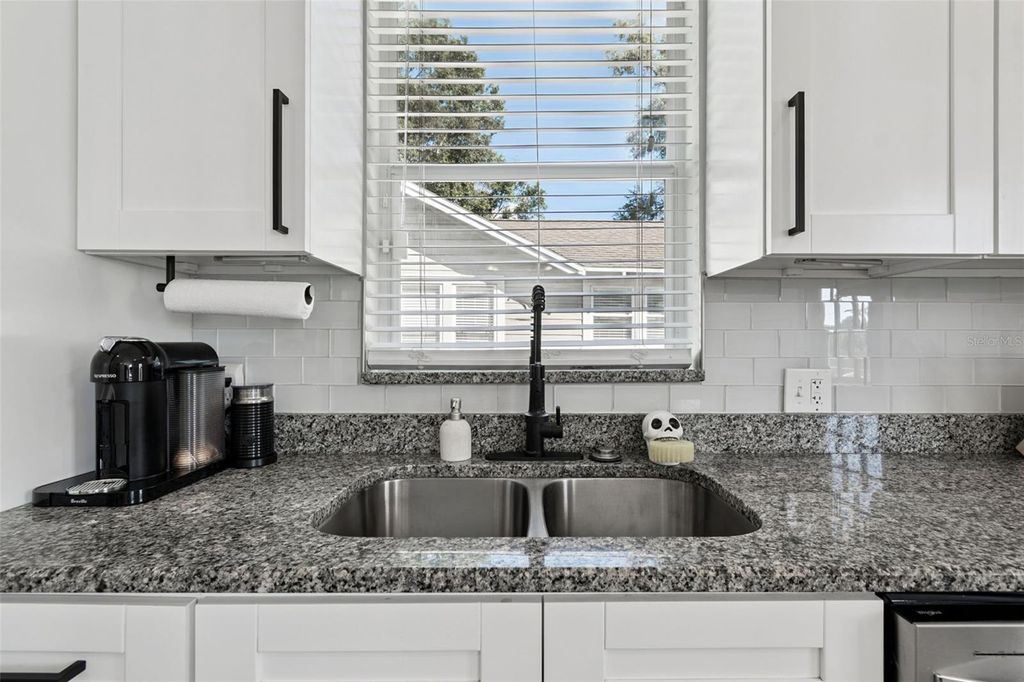 Image 15 of property listing at 3330 8TH AVENUE N, St Petersburg, FL 33713