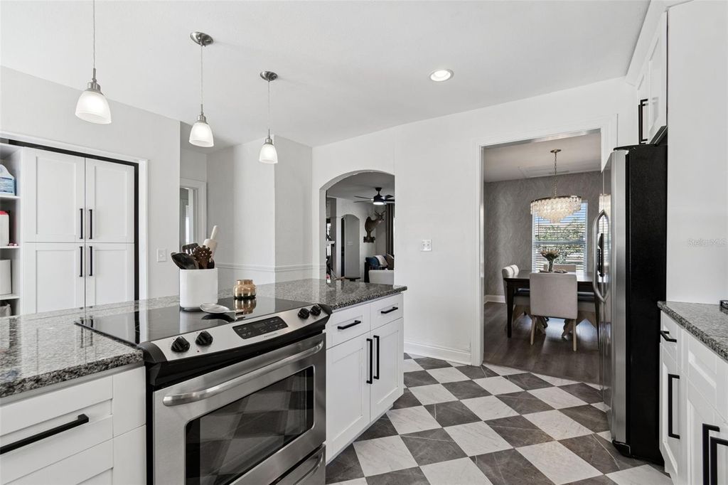 Image 18 of property listing at 3330 8TH AVENUE N, St Petersburg, FL 33713