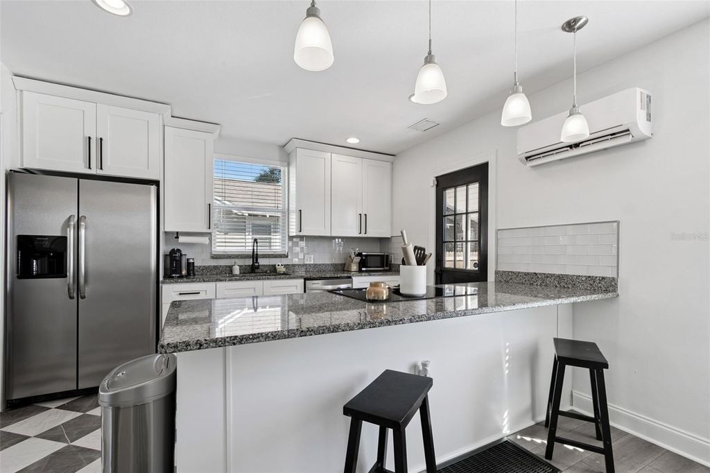 Image 22 of property listing at 3330 8TH AVENUE N, St Petersburg, FL 33713