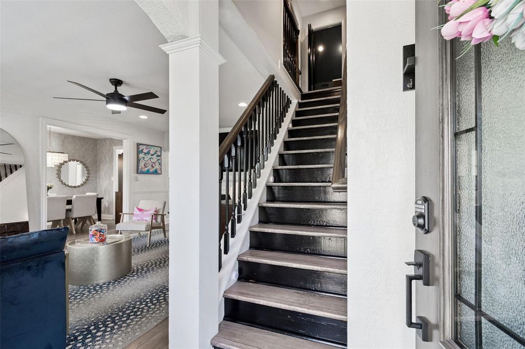 Image 4 of property listing at 3330 8TH AVENUE N, St Petersburg, FL 33713