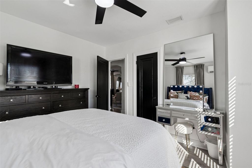 Image 31 of property listing at 3330 8TH AVENUE N, St Petersburg, FL 33713