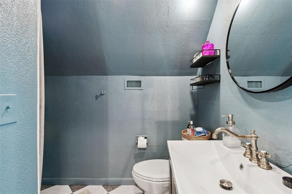 Image 34 of property listing at 3330 8TH AVENUE N, St Petersburg, FL 33713