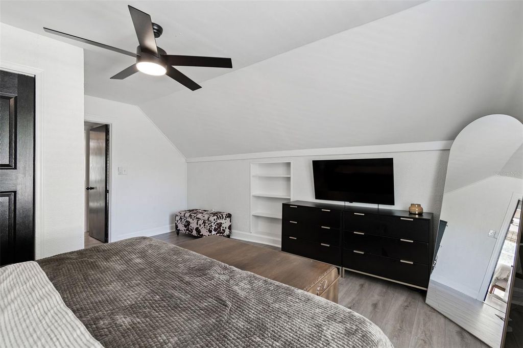 Image 38 of property listing at 3330 8TH AVENUE N, St Petersburg, FL 33713