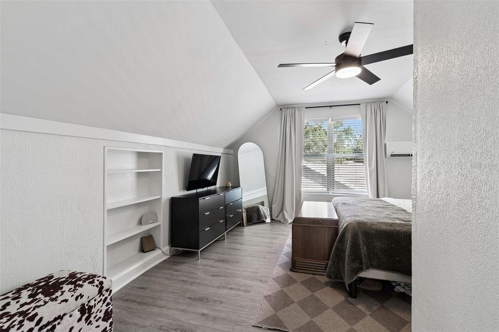 Image 40 of property listing at 3330 8TH AVENUE N, St Petersburg, FL 33713