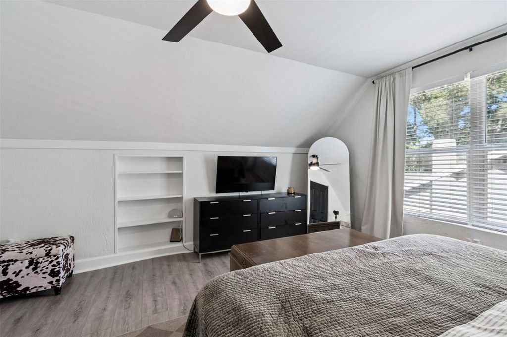 Image 41 of property listing at 3330 8TH AVENUE N, St Petersburg, FL 33713