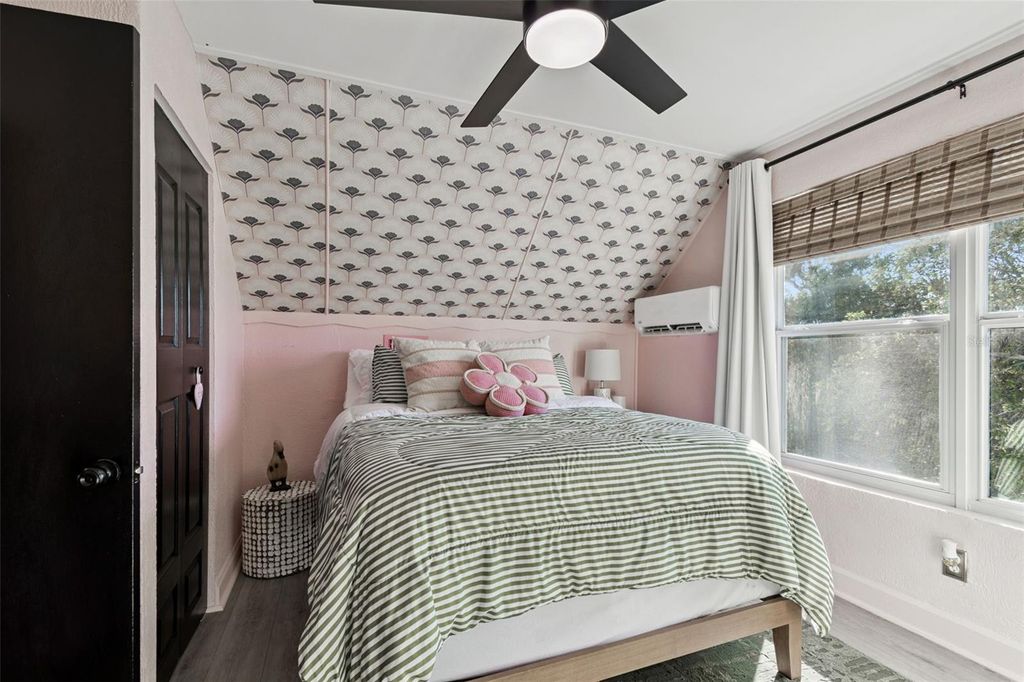 Image 43 of property listing at 3330 8TH AVENUE N, St Petersburg, FL 33713