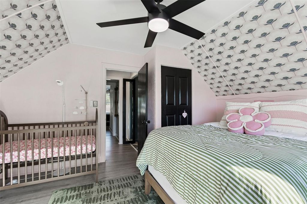 Image 44 of property listing at 3330 8TH AVENUE N, St Petersburg, FL 33713