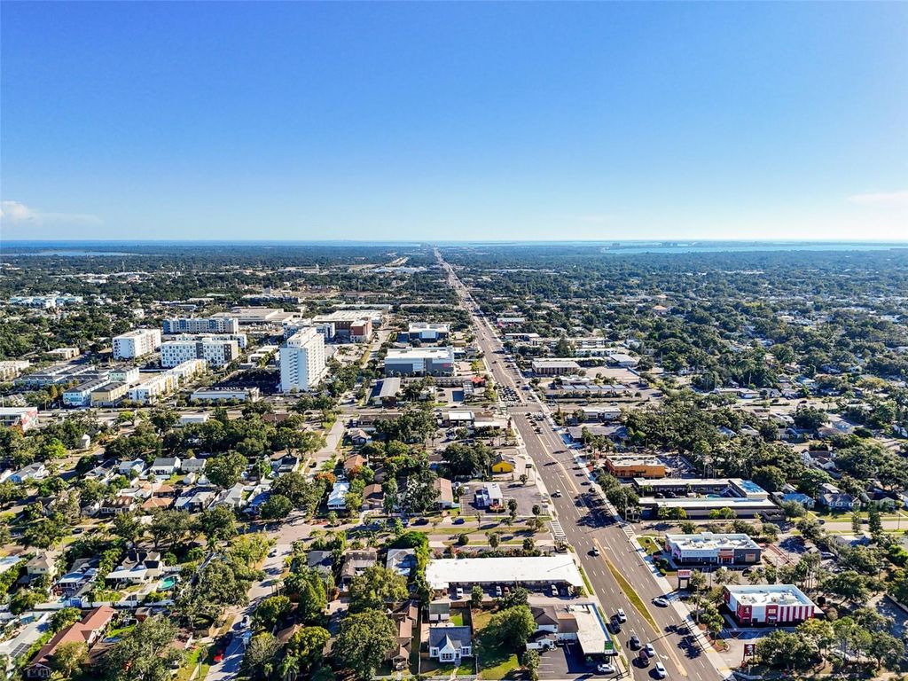 Image 59 of property listing at 3330 8TH AVENUE N, St Petersburg, FL 33713