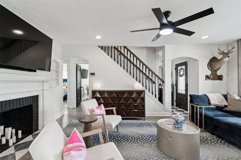 Image 7 of property listing at 3330 8TH AVENUE N, St Petersburg, FL 33713