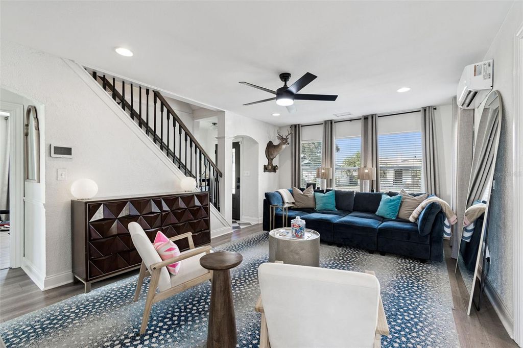 Image 8 of property listing at 3330 8TH AVENUE N, St Petersburg, FL 33713