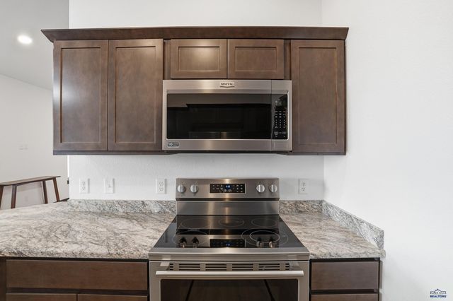 3053 HOEFER AVE, Rapid City, SD 57701