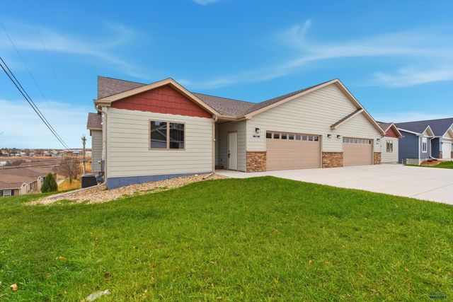 3053 HOEFER AVE, Rapid City, SD 57701