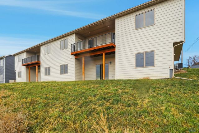 3053 HOEFER AVE, Rapid City, SD 57701