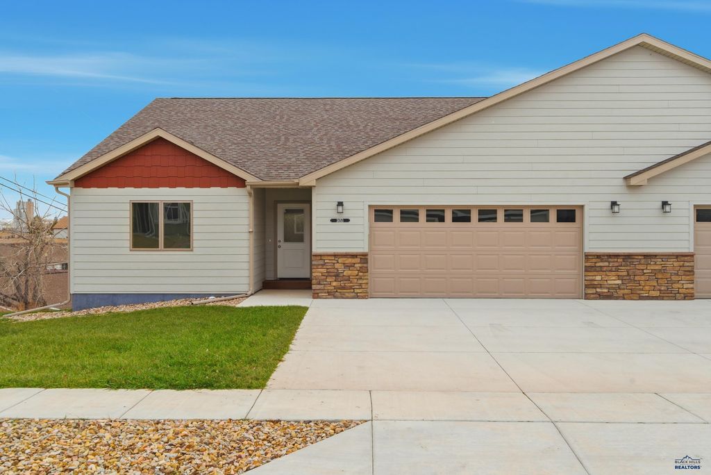 3053 HOEFER AVE, Rapid City, SD 57701