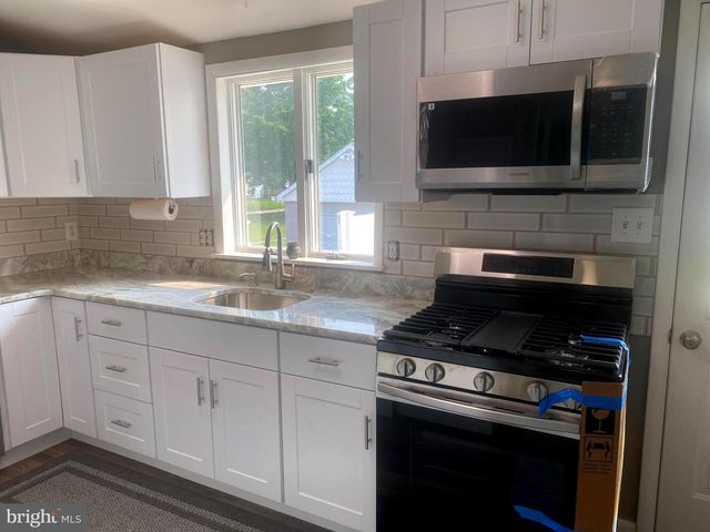516 SUMMIT AVE, Westville, NJ 08093