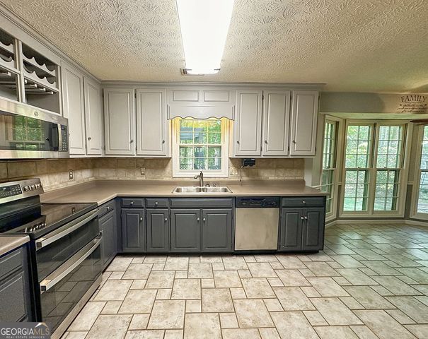 112 Greenbriar Trail, Lagrange, GA 30241