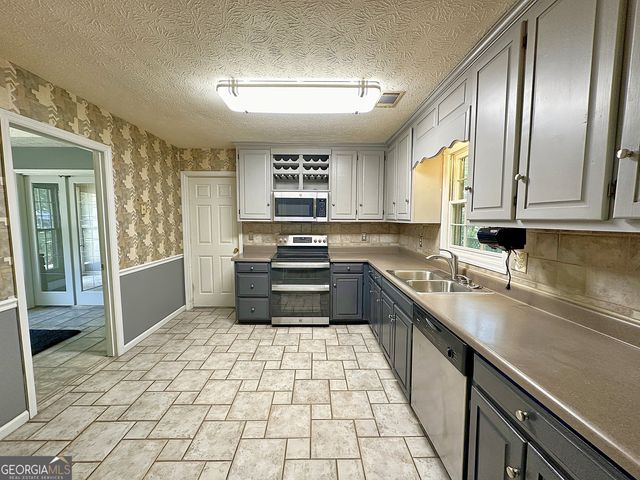 112 Greenbriar Trail, Lagrange, GA 30241