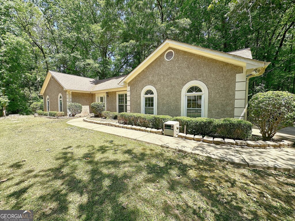 112 Greenbriar Trail, Lagrange, GA 30241