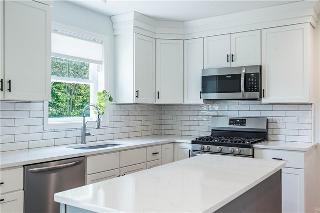 100 East View Avenue, Cranston, RI 02920