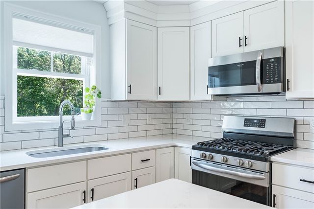 100 East View Avenue, Cranston, RI 02920