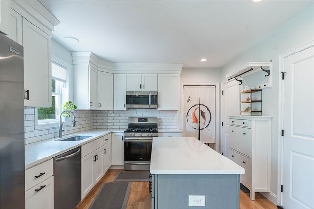 100 East View Avenue, Cranston, RI 02920