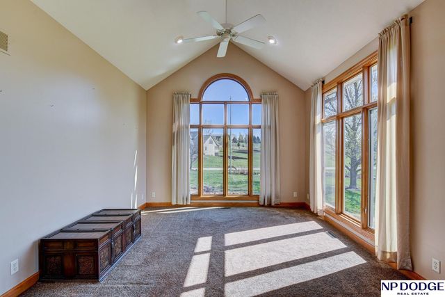 7657 Saddle Drive, Papillion, NE 68046