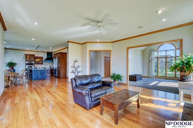 7657 Saddle Drive, Papillion, NE 68046
