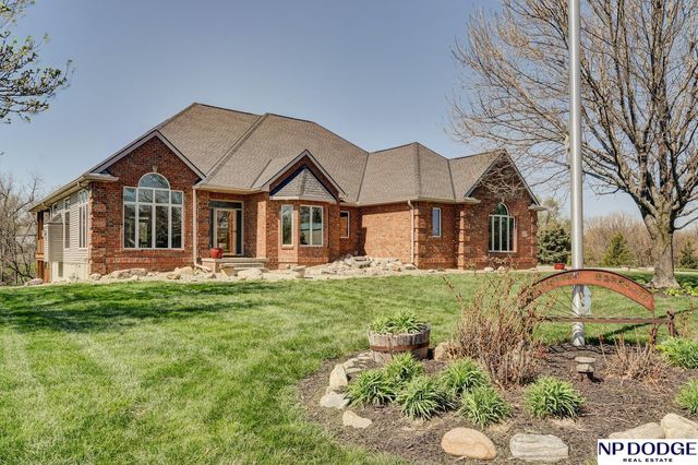 7657 Saddle Drive, Papillion, NE 68046