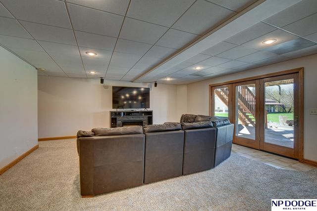 7657 Saddle Drive, Papillion, NE 68046