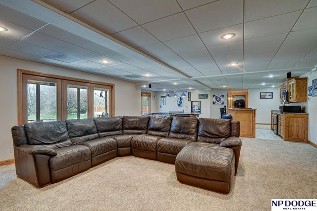 7657 Saddle Drive, Papillion, NE 68046