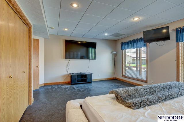 7657 Saddle Drive, Papillion, NE 68046