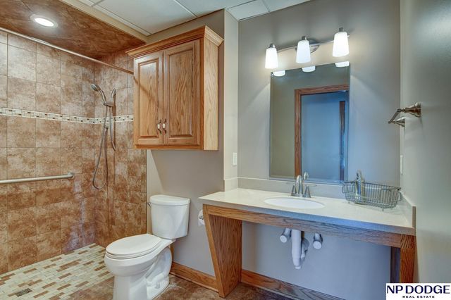 7657 Saddle Drive, Papillion, NE 68046