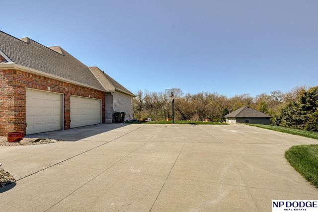 7657 Saddle Drive, Papillion, NE 68046