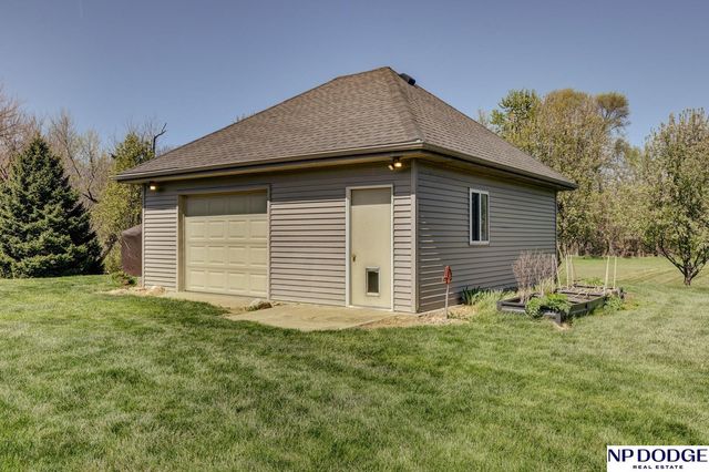 7657 Saddle Drive, Papillion, NE 68046