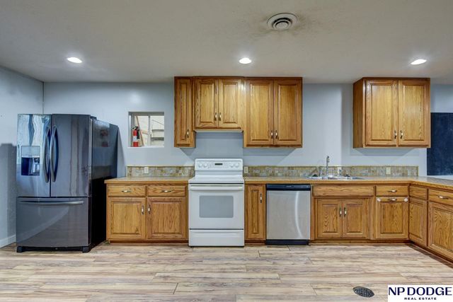 7657 Saddle Drive, Papillion, NE 68046