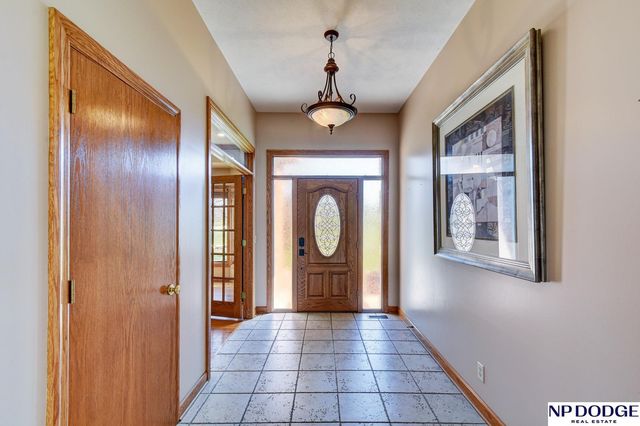 7657 Saddle Drive, Papillion, NE 68046
