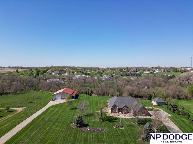 7657 Saddle Drive, Papillion, NE 68046