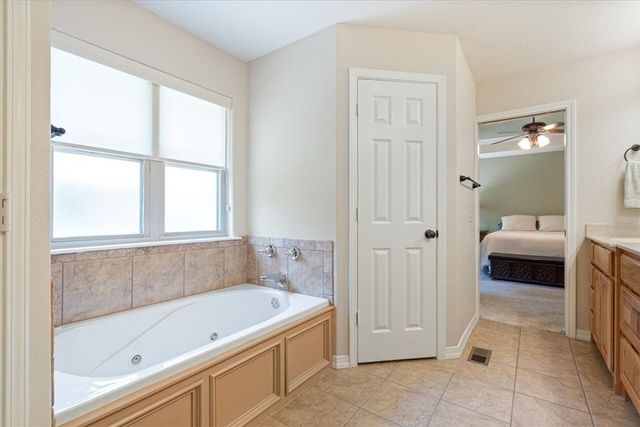 4 Brougham Lane, Bella Vista, AR 72714