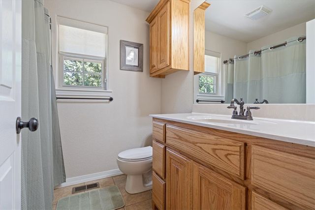 4 Brougham Lane, Bella Vista, AR 72714